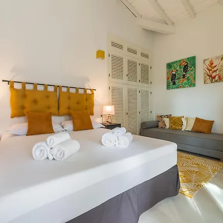 Lux Fiorenza, 250 M To וילה Is Morus