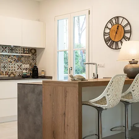 Lux Fiorenza, 250 M To וילה Is Morus