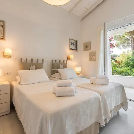 Villa Lux Fiorenza, 250 M To Is Morus